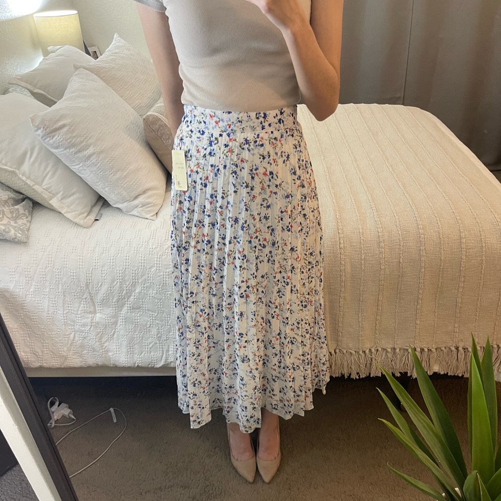 Pleated midi skirt